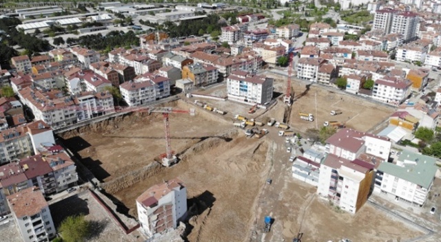 Depremde 2 bin 270 evin yıkıldığı mahallede ilk temel Depremde 2 bin 270 evin yıkıldığı mahallede ilk temel