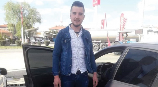 Devrilen traktörün altında kalan genç hayatını kaybetti