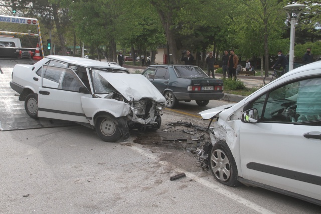 Elazığ’da trafik kazası: 1’i ağır 3 yaralı Elazığ’da trafik kazası: 1’i ağır 3 yaralı