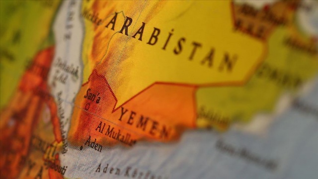 Güney Geçiş Konseyi Aden'de resmi kuruluşların gelirlerine el koyuyor Güney Geçiş Konseyi Aden'de resmi kuruluşların gelirlerine el koyuyor