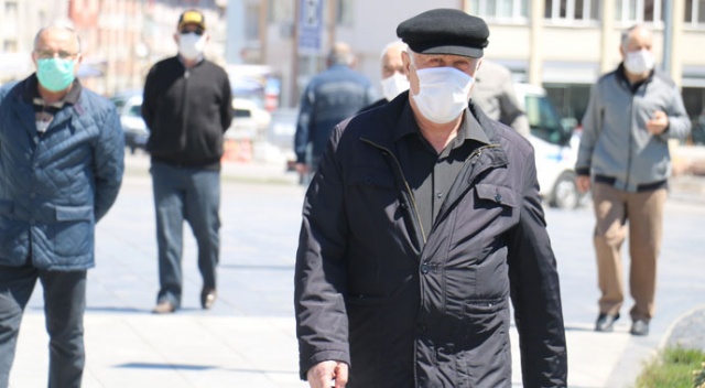 Haftalar sonra sokağa çıktı: Kafesten çıkmış kuş gibiyim