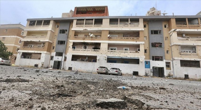 Hafter'den Trablus'a roketli saldırı: 1 sivil öldü Hafter'den Trablus'a roketli saldırı: 1 sivil öldü