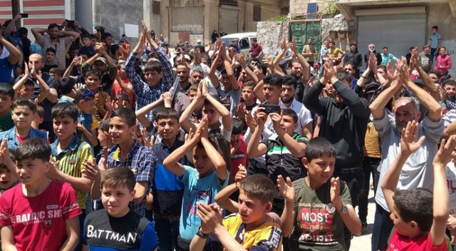 Halep’te rejim ve terör örgütleri protesto edildi