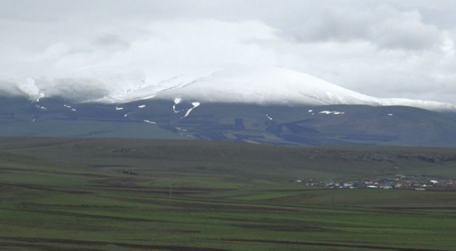 Hava sıcaklığı hissedilir şekilde düştü! Yüksek kesimlere kar yağdı