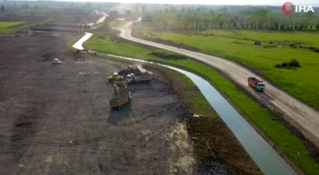 Herkes evlerinde otururken onlar çalışıyor