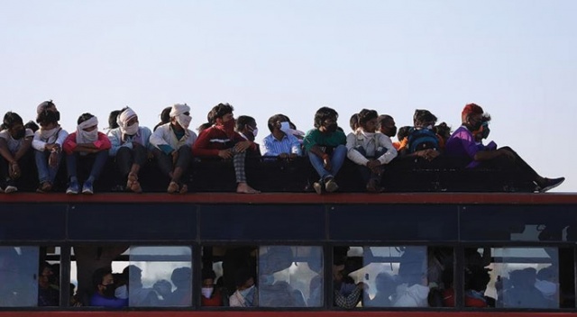 Hindistan&#039;da Covid-19 kısıtlamalarının hafifletilmesi hareketliliğe yol açtı