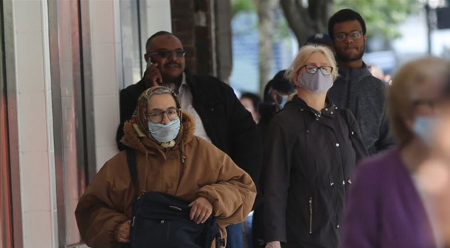 İngiltere'de Covid-19 kaynaklı ölüm riski siyahilerde 4 kat daha fazla İngiltere'de Covid-19 kaynaklı ölüm riski siyahilerde 4 kat daha fazla