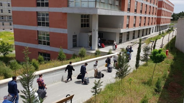 Irak ve Cezayir'den getirilen 373 kişi Şanlıurfa'daki yurtta karantinaya alındı