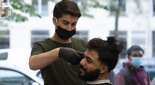 İran’da berberler ve kuaförler açıldı