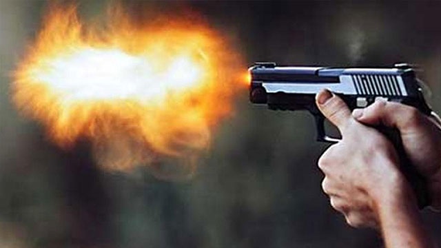 İzmir'de AVM'ye silahlı saldırı İzmir'de AVM'ye silahlı saldırı