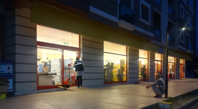 İzmir'de süpermarket zincirinden 4 dakikada 500 liralık hırsızlık