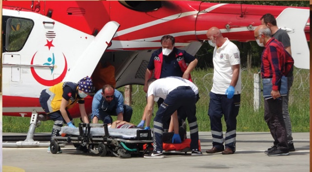 Kalp krizi geçiren şahıs ambulans helikopterle hastaneye yetiştirildi Kalp krizi geçiren şahıs ambulans helikopterle hastaneye yetiştirildi