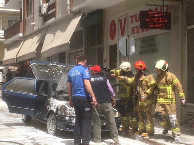 Karacabey’de park halindeki otomobil alev alev yandı