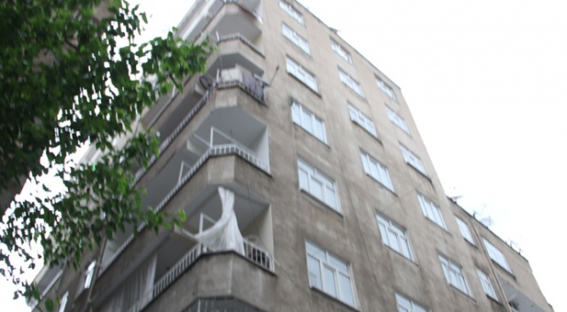 Kaynana gelinini defalarca bıçakladı