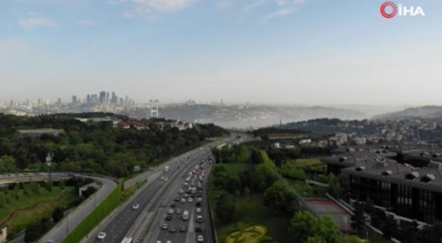 Kısıtlamanın ardından İstanbul'da yaşanan trafik yoğunluğu havadan görüntülendi Kısıtlamanın ardından İstanbul'da yaşanan trafik yoğunluğu havadan görüntülendi