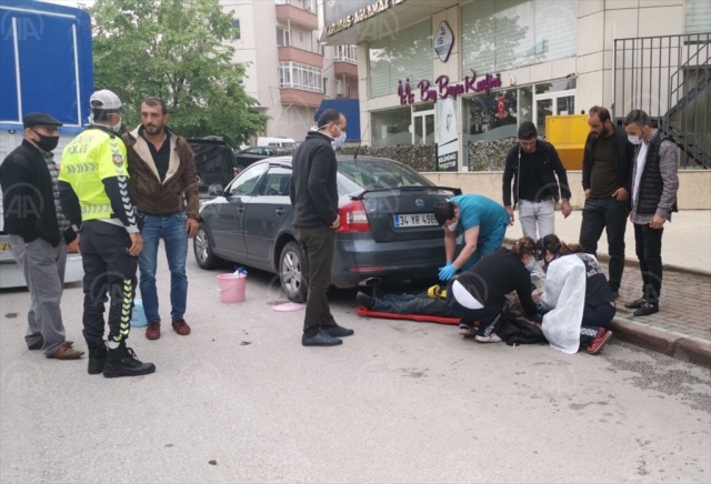 Kocaeli'de kamyonetin çarptığı hurda toplayıcı yaralandı