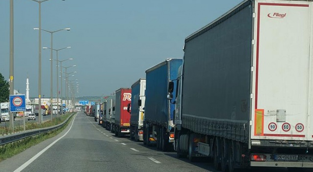 Koronavirüs bulaşacağı korkusuyla hastaneye gitmeyen tır şoförü aracında ölü bulundu Koronavirüs bulaşacağı korkusuyla hastaneye gitmeyen tır şoförü aracında ölü bulundu