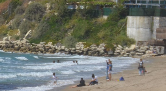 Kuşadası’nda denize giren ve mangal yakanlara para cezası Kuşadası’nda denize giren ve mangal yakanlara para cezası