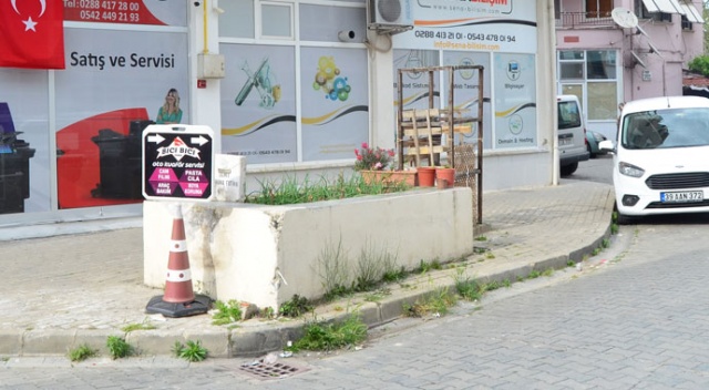 Mahalle ortasında şehit mezarı Mahalle ortasında şehit mezarı