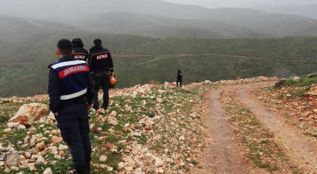 Mantar toplarken kayalıklardan düştü Mantar toplarken kayalıklardan düştü