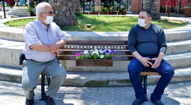 Mersin'de 'sosyal mesafeli' banklar ilgi görüyor