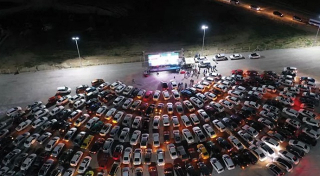 Nevşehir&#039;de araçlarla açık hava sinema etkinliği
