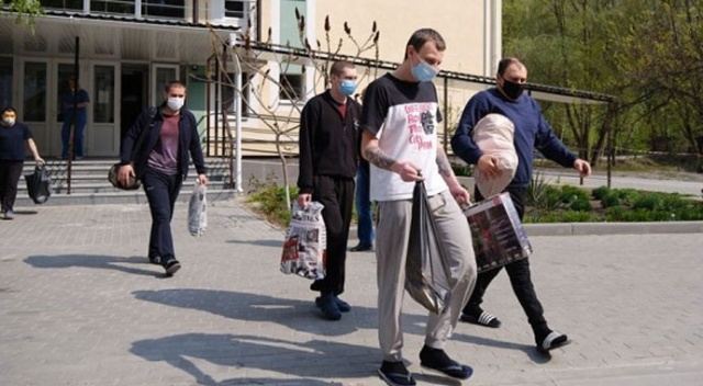 Rusya'nın serbest bıraktığı Ukraynalı esirlerin karantina süresi doldu