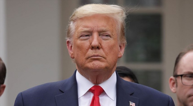 Salgın devam ederken Trump'ın golf oynaması tepki çekti