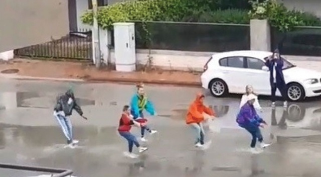 Şok görüntüler! Kısıtlama dinlemediler sokak ortasında dans ettiler