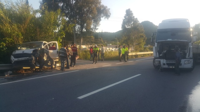 Söke’de trafik kazası: 3 yaralı Söke’de trafik kazası: 3 yaralı
