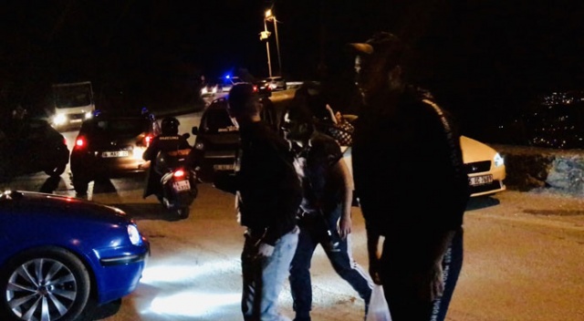 Sosyal mesafeye uymadılar, polis gelince kaçtılar Sosyal mesafeye uymadılar, polis gelince kaçtılar