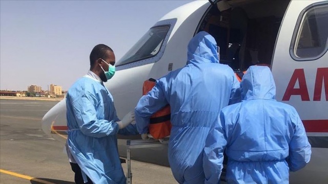 Sudan'da Covid-19 tanısı konulan Türk vatandaşı tedavi için Türkiye'ye getirildi Sudan'da Covid-19 tanısı konulan Türk vatandaşı tedavi için Türkiye'ye getirildi