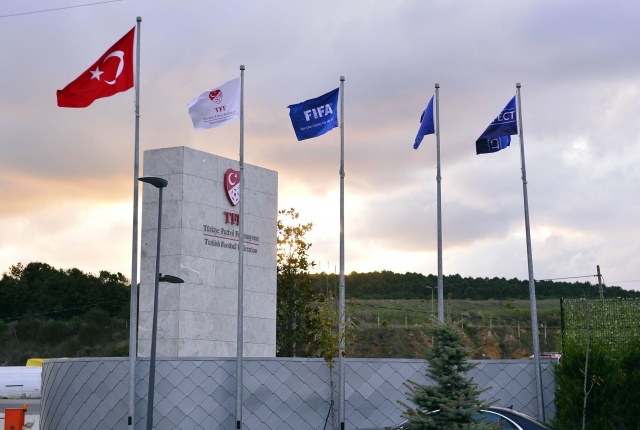 TFF'den korona virüsle mücadele eden kulüplere geçmiş olsun mesajı TFF'den korona virüsle mücadele eden kulüplere geçmiş olsun mesajı