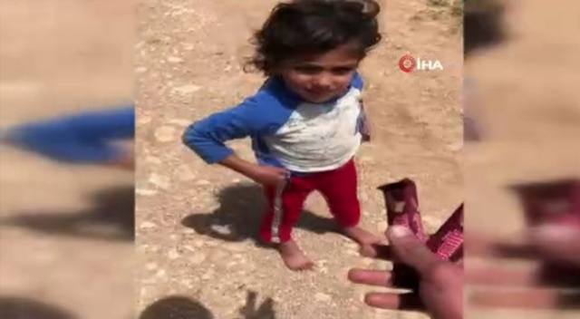 Türk askerinden Suriyeli çocuklara çikolata sürprizi Türk askerinden Suriyeli çocuklara çikolata sürprizi
