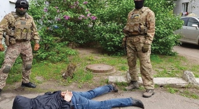 Ukrayna'da gizli roket projesini Rusya'ya sızdırmaya çalışan ajan yakalandı Ukrayna'da gizli roket projesini Rusya'ya sızdırmaya çalışan ajan yakalandı