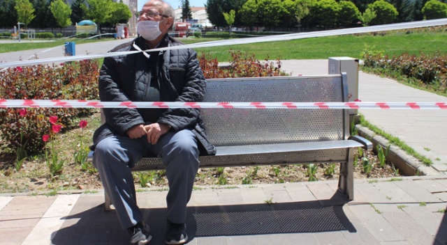 Uşak’ta sokağa çıkan yaşlı vatandaşlar: Yürümeyi unutmuşuz