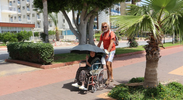 Yaşlıları korona değil sıcak hava eve hapsetti