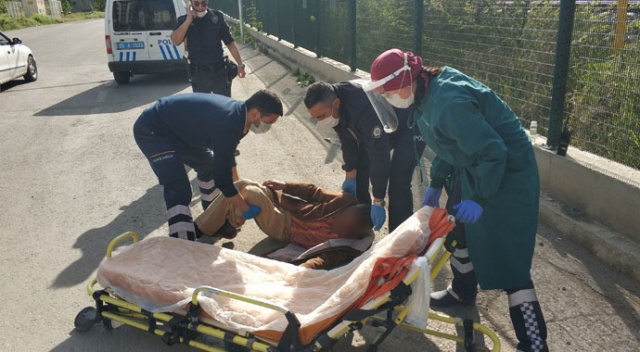 Yolda yatarken bulunan yaşlı adam hastaneye kaldırıldı