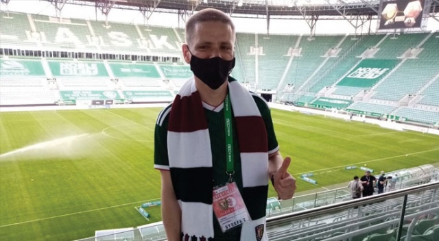 45 bin kişilik Wroclaw Stadyumu'nda tek başına maç izledi