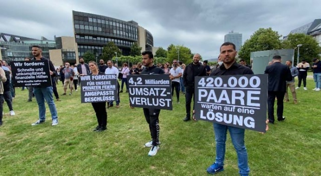 Almanya’da davullu zurnalı protesto Almanya’da davullu zurnalı protesto