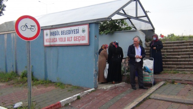 Alt gecidi su bastı, vatandaşlar canını hiçe saydı