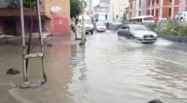Aniden bastıran yağış Bağcılar’da sele neden oldu