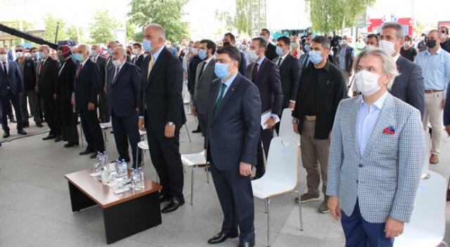 Bakan Ersoy: Amacımız 500'e yakın AVM’yi kütüphanelerle buluşturmak