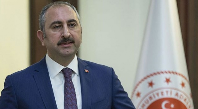 Bakan Gül'den Güney Kıbrıs'taki skandala tepki: Alçakça saldırıları şiddetle kınıyorum Bakan Gül'den Güney Kıbrıs'taki skandala tepki: Alçakça saldırıları şiddetle kınıyorum