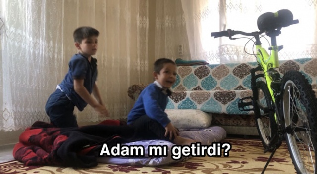 Bisiklet almak için ayakkabı boyuyordu, yapılan sürprizle gözlerine inanamadı