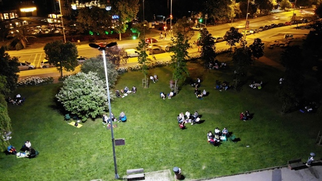 Caddebostan sahilindeki kalabalık şoke etti Caddebostan sahilindeki kalabalık şoke etti