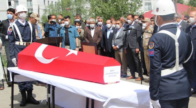 Deprem şehidi son yolculuğuna uğurlandı Deprem şehidi son yolculuğuna uğurlandı