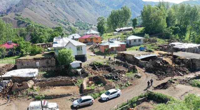 Deprem üstüne deprem Deprem üstüne deprem
