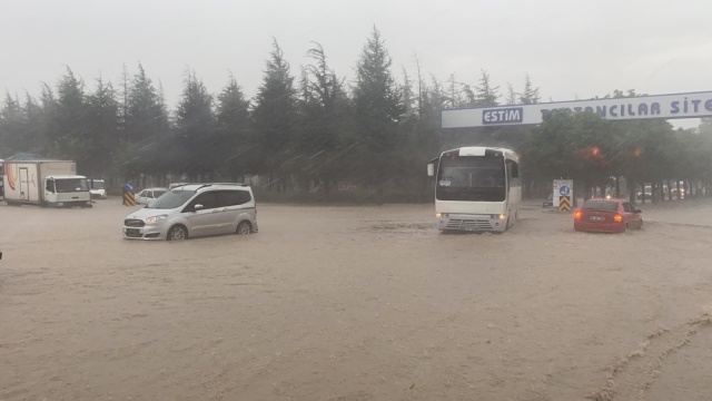 Eskişehir’i sel bastı Eskişehir’i sel bastı