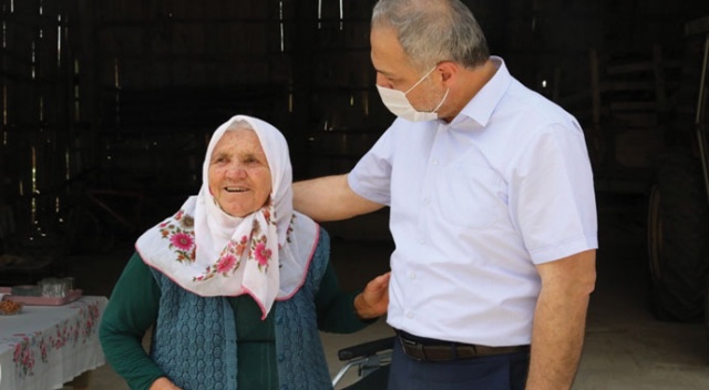 Fedakar anne oğlu için istemişti, başkan aracı teslim etti Fedakar anne oğlu için istemişti, başkan aracı teslim etti